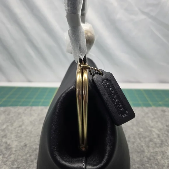 NWT Coach KISSLOCK 16 Black & Brass - Picture 14 of 17